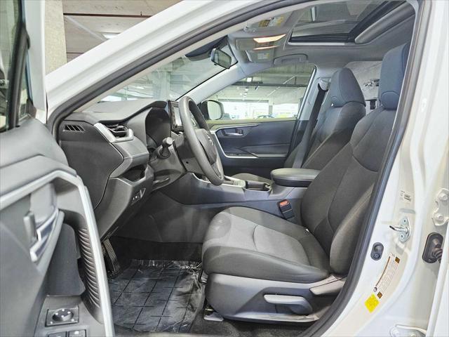 Photo of 2019 Super White Toyota RAV4