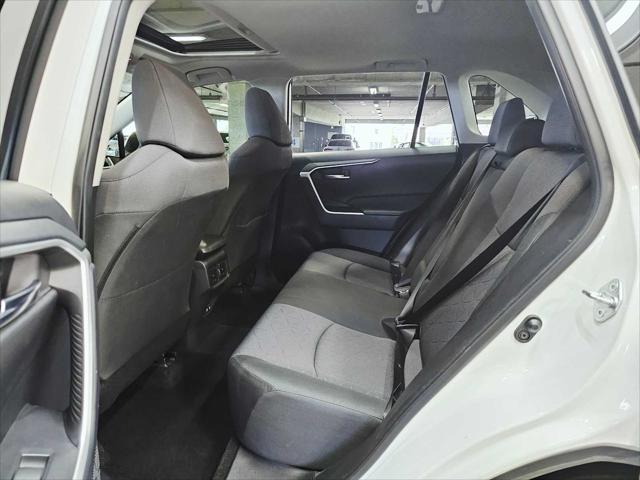 Photo of 2019 Super White Toyota RAV4