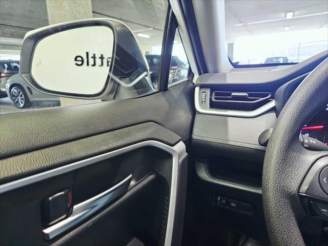 Photo of 2019 Super White Toyota RAV4