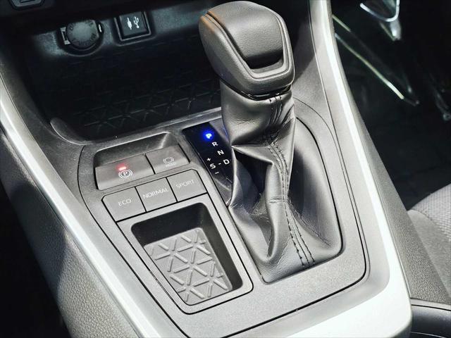 Photo of 2019 Super White Toyota RAV4