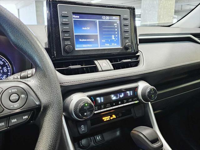 Photo of 2019 Super White Toyota RAV4