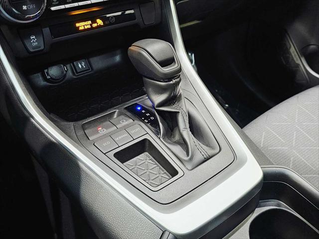 Photo of 2019 Super White Toyota RAV4