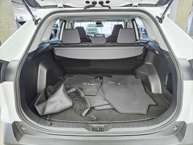 Photo of 2019 Super White Toyota RAV4
