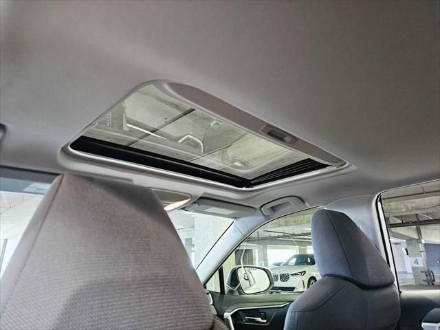 Photo of 2019 Super White Toyota RAV4