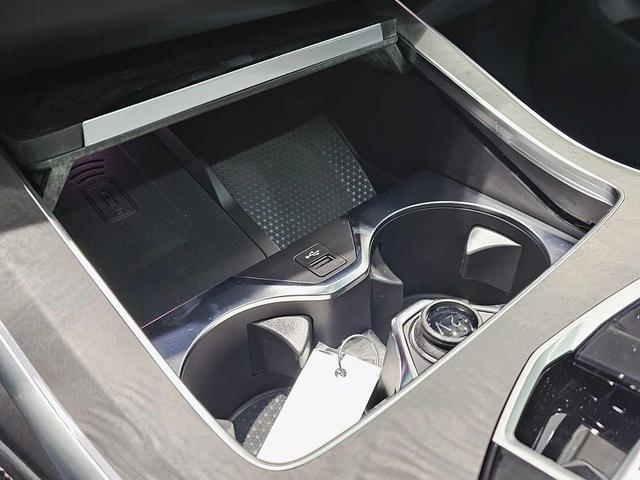Photo of 2026 Brooklyn Grey Metallic BMW X7