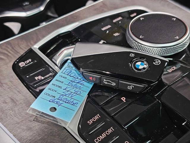 Photo of 2026 Brooklyn Grey Metallic BMW X7