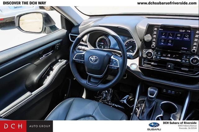 Photo of 2022 Wind Chill Pearl Toyota Highlander Hybrid