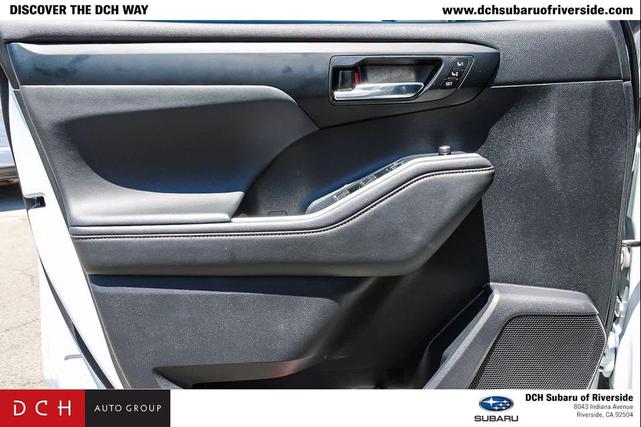 Photo of 2022 Wind Chill Pearl Toyota Highlander Hybrid