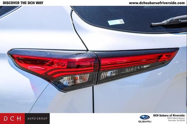 Photo of 2022 Wind Chill Pearl Toyota Highlander Hybrid