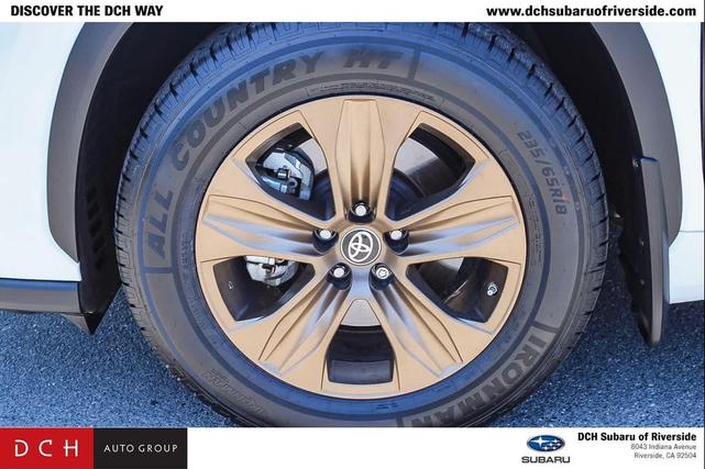 Photo of 2022 Wind Chill Pearl Toyota Highlander Hybrid