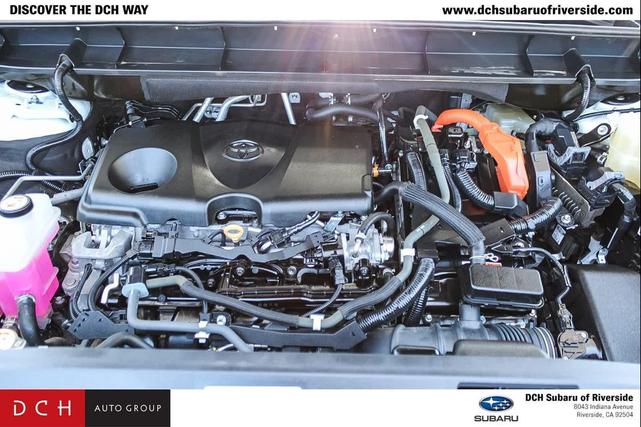 Photo of 2022 Wind Chill Pearl Toyota Highlander Hybrid