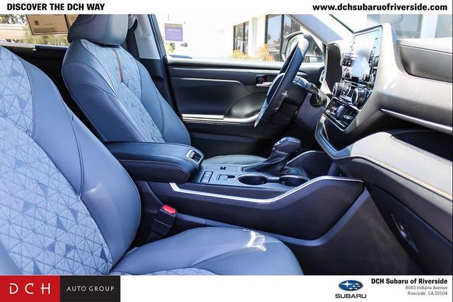 Photo of 2022 Wind Chill Pearl Toyota Highlander Hybrid