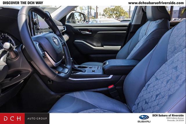 Photo of 2022 Wind Chill Pearl Toyota Highlander Hybrid