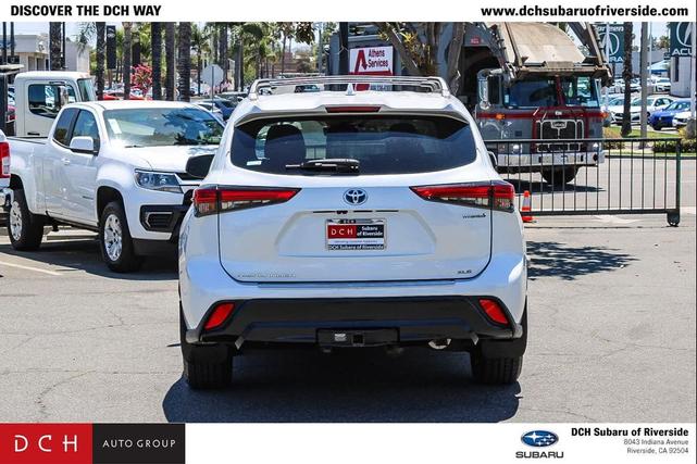 Photo of 2022 Wind Chill Pearl Toyota Highlander Hybrid