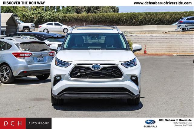 Photo of 2022 Wind Chill Pearl Toyota Highlander Hybrid