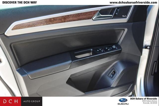 Photo of 2019 Reflex Silver Metallic Volkswagen Atlas