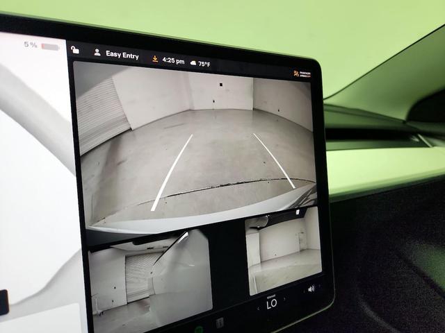 Photo of 2023 White Tesla Model 3