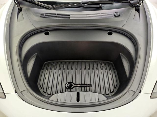 Photo of 2023 White Tesla Model 3
