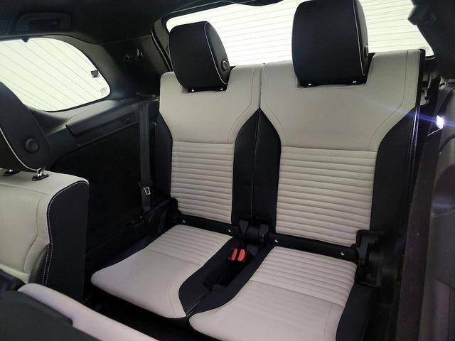 Photo of 2022 White Land Rover Discovery