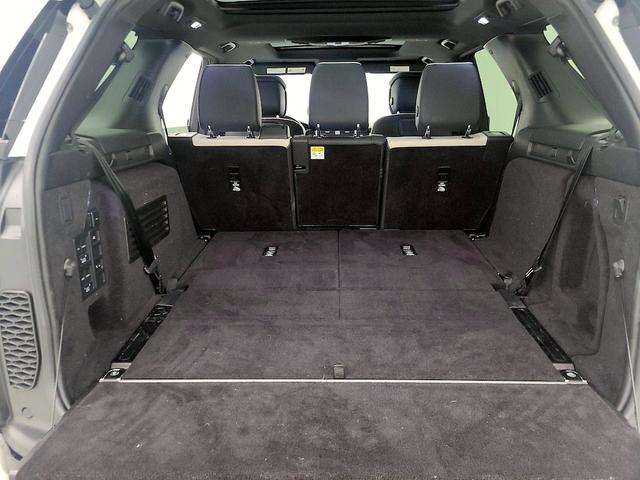Photo of 2022 White Land Rover Discovery