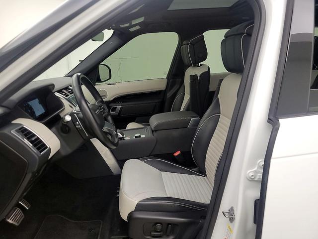 Photo of 2022 White Land Rover Discovery