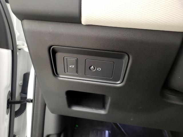 Photo of 2022 White Land Rover Discovery