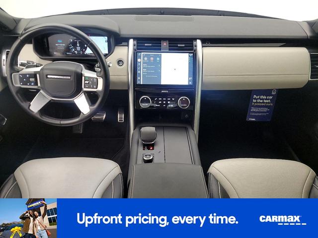 Photo of 2022 White Land Rover Discovery