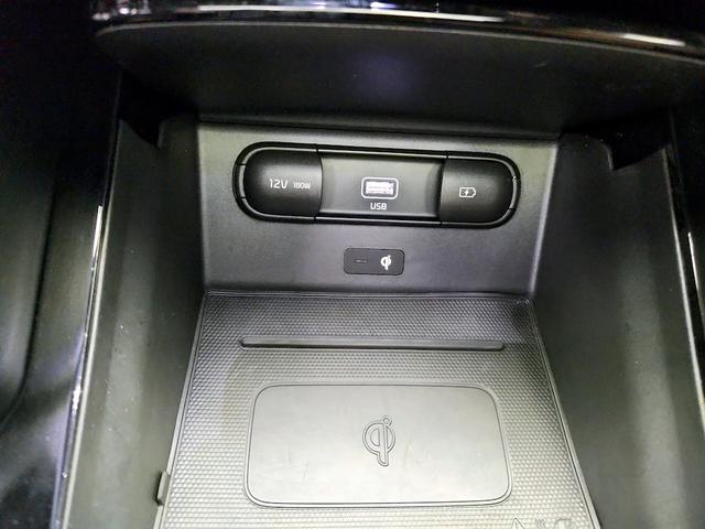 Photo of 2021 White Kia Telluride