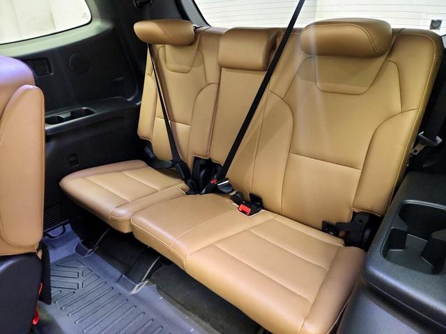 Photo of 2021 White Kia Telluride