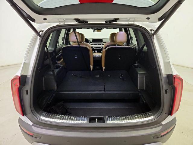 Photo of 2021 White Kia Telluride