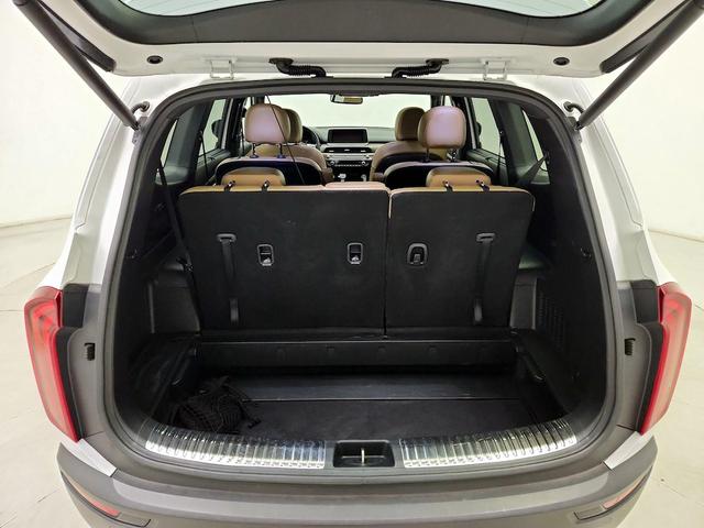 Photo of 2021 White Kia Telluride