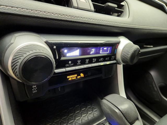 Photo of 2021 White Toyota RAV4