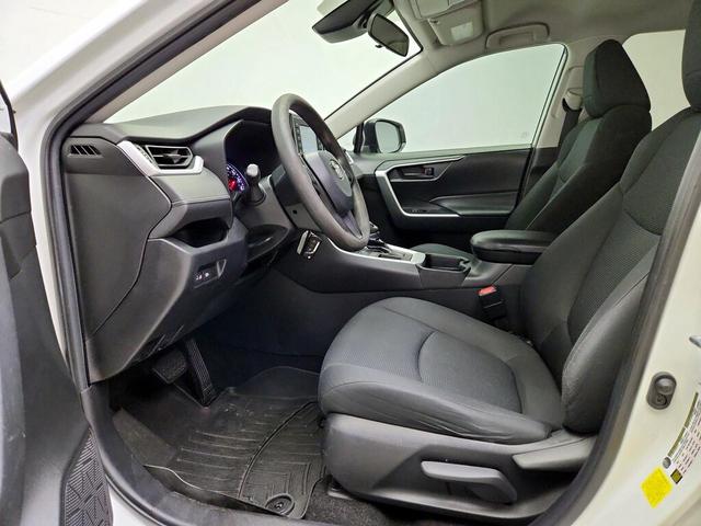 Photo of 2021 White Toyota RAV4