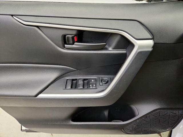Photo of 2021 White Toyota RAV4
