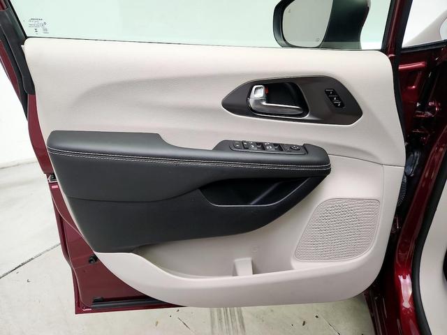 Photo of 2023 Red Chrysler Pacifica