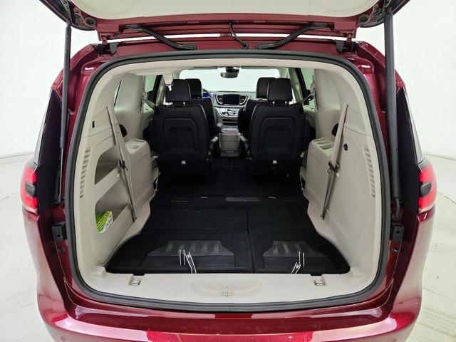 Photo of 2023 Red Chrysler Pacifica