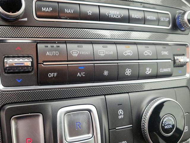 Photo of 2023 Black Hyundai SANTA FE