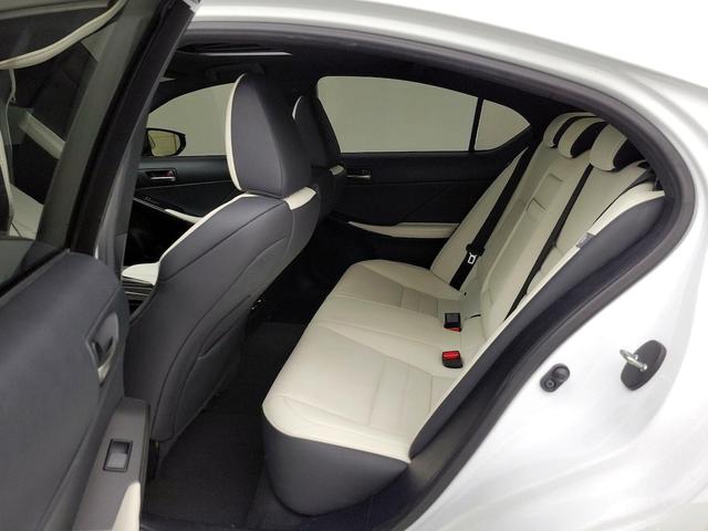 Photo of 2022 White Lexus IS 350