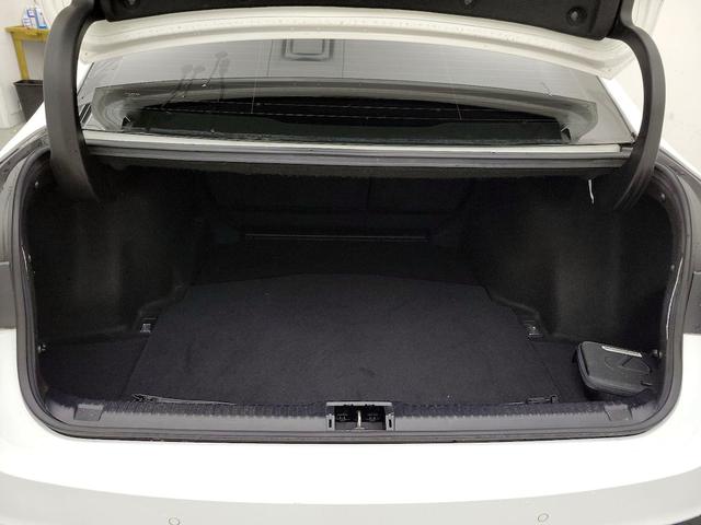 Photo of 2022 White Lexus IS 350