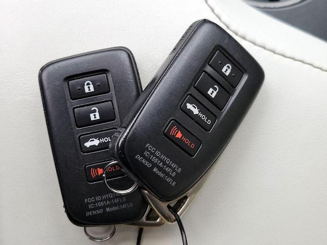 Photo of 2022 White Lexus IS 350