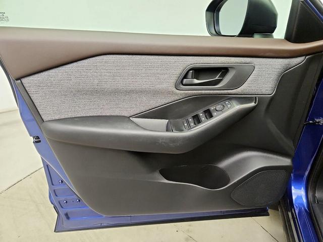 Photo of 2023 Blue Nissan Rogue