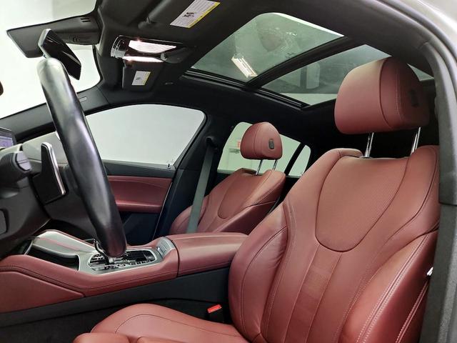 Photo of 2022 White BMW X6