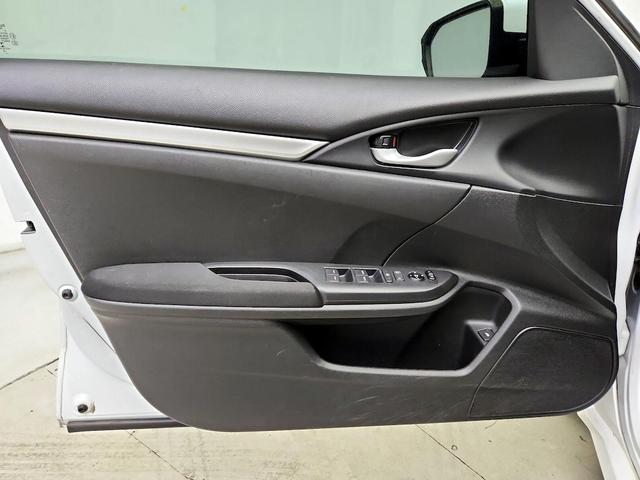 Photo of 2020 White Honda Civic