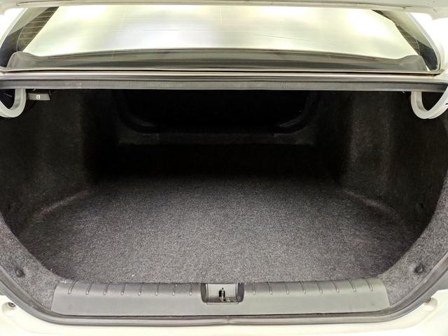 Photo of 2020 White Honda Civic