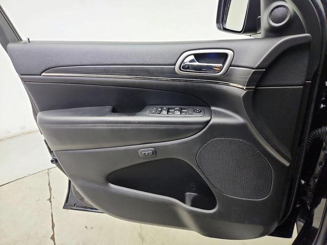 Photo of 2020 Black Jeep Grand Cherokee