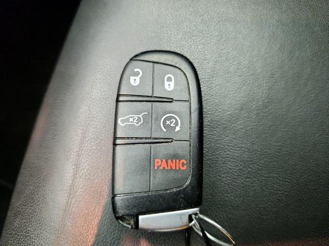 Photo of 2020 Black Jeep Grand Cherokee