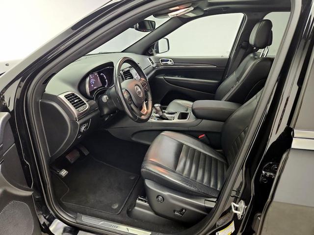 Photo of 2020 Black Jeep Grand Cherokee