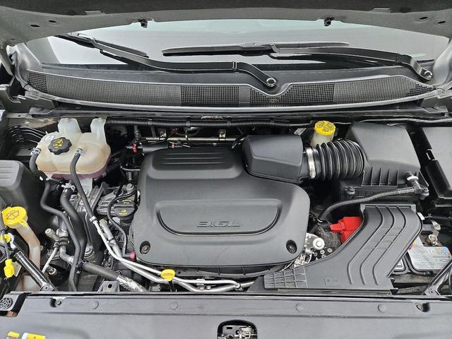 Photo of 2023 Gray Chrysler Pacifica