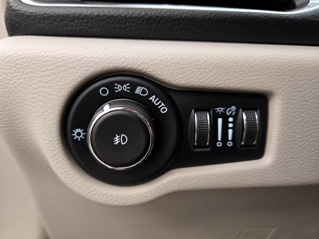 Photo of 2023 Gray Chrysler Pacifica