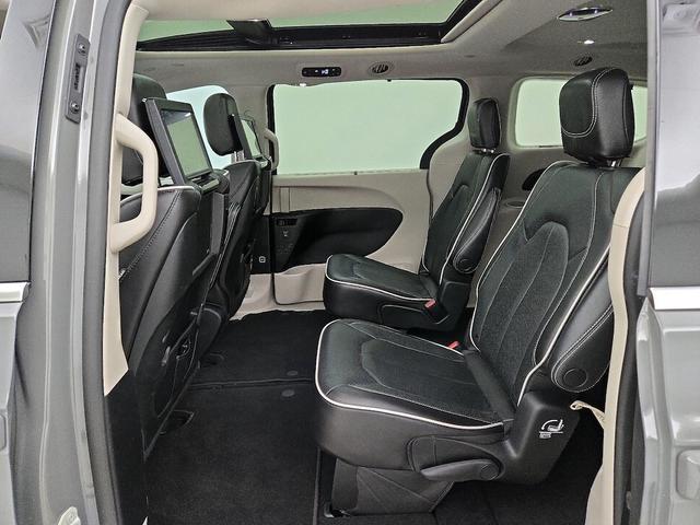 Photo of 2023 Gray Chrysler Pacifica